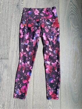 Athleta Salutation Stash Pocket II Printed Tight in Pink Purple Floral Size S